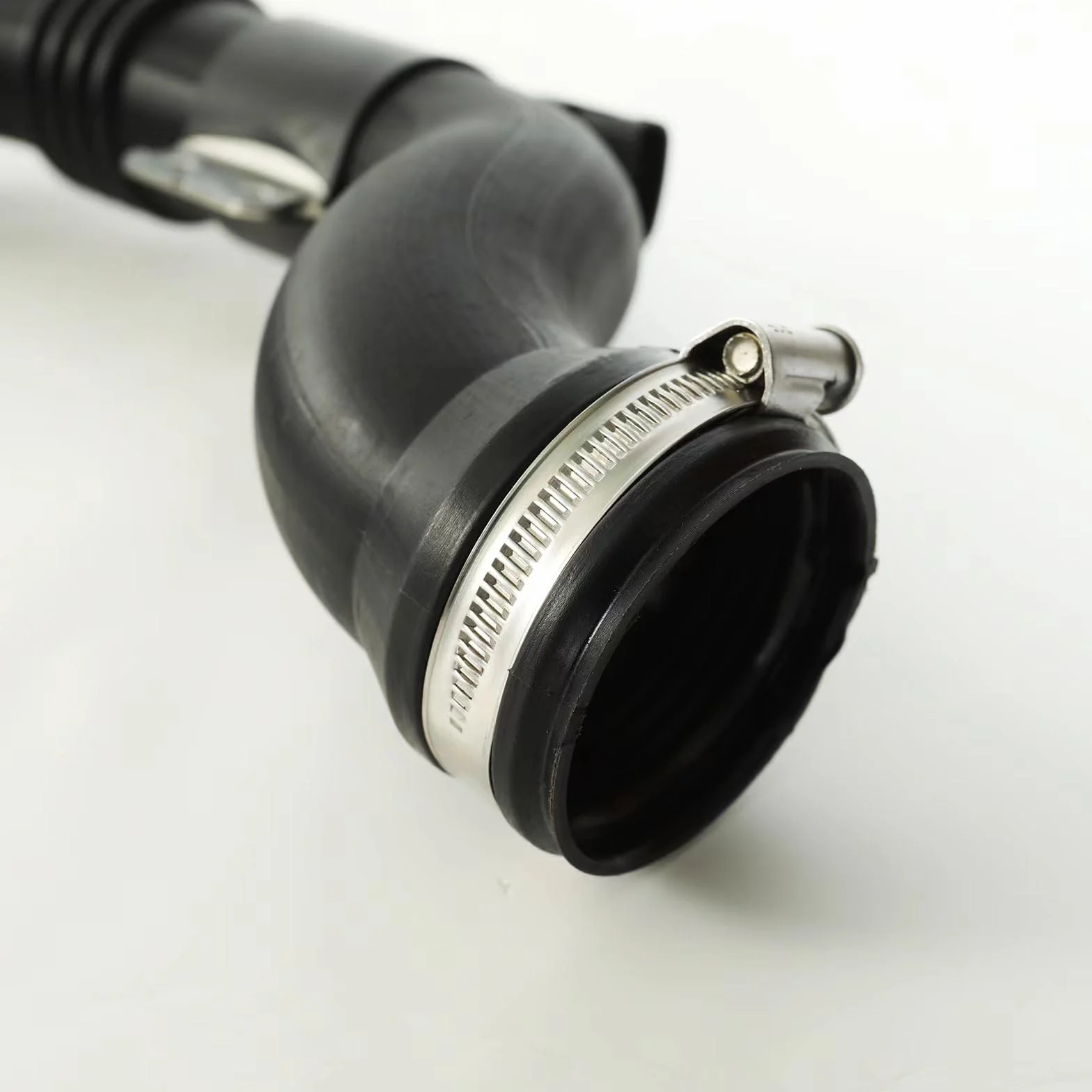 Kompatybilny z Chevrolet Cruze 2013-2016 1,4 l Intercooler Socket Air Hose 13398479 13354173